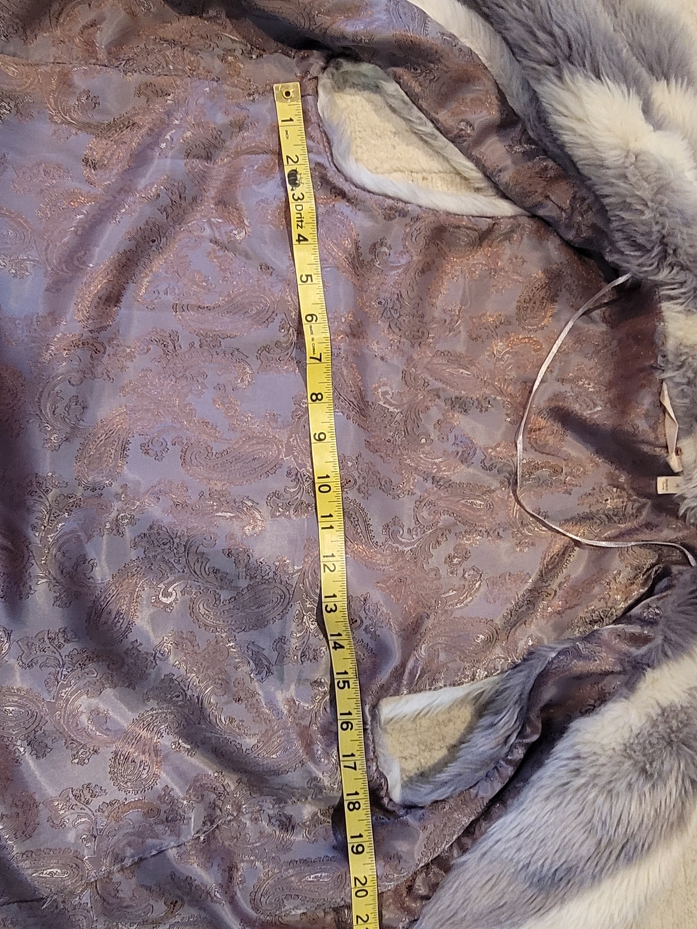 SOFT SURROUNDINGS Faux Fur Sleeveless Vest Coat Gray White Stripe Women's Size M - Picture 6 of 8